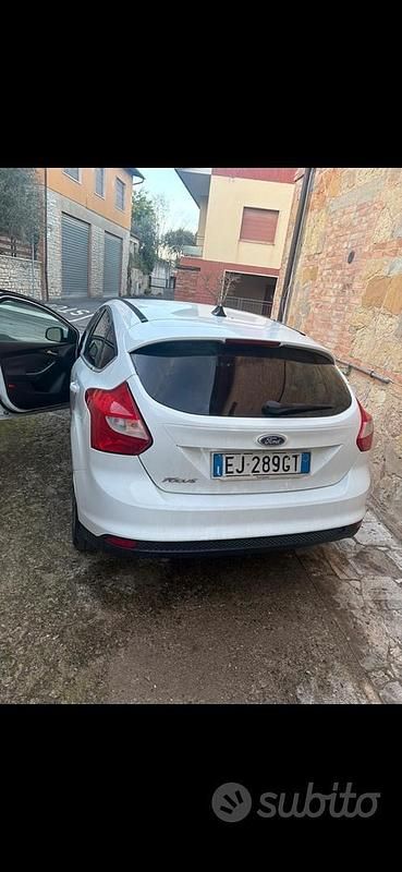 Usata Ford Focus Titanium 116 CV (85 kW) 2010 Bianco Berlina