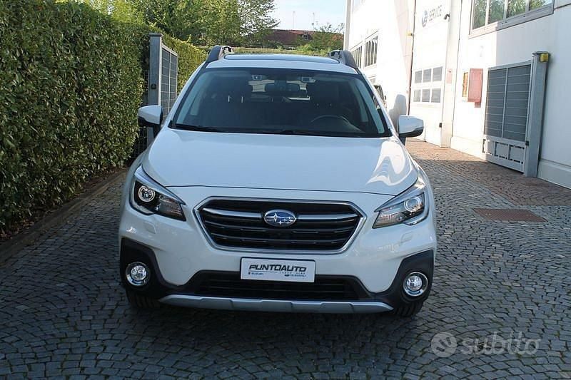 Usado Subaru Outback Premium 175 CV (128 kW) 2018 Blanco Familiar