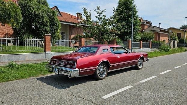 Begagnad Ford Thunderbird 203 HK (149 kW) 1976 Sportkupé