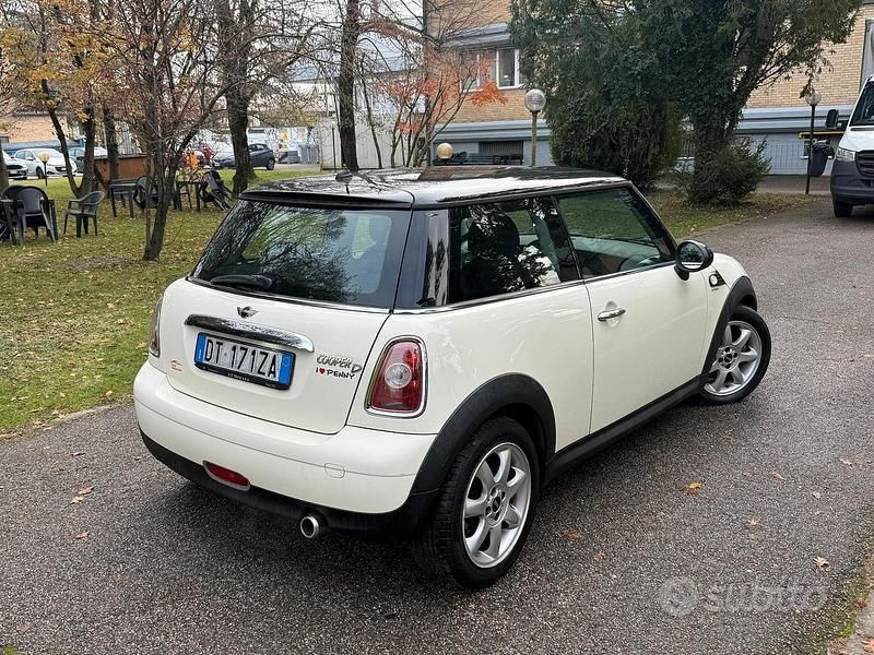 Usata Mini Cooper 120 CV (88 kW) 2009 Marrone Utilitaria