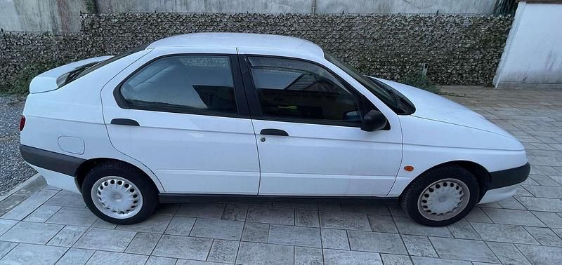 Bianco Usata 1997 Alfa Romeo 146 Due volumi | 1500 € (Buon prezzo) - Immagine 1/4