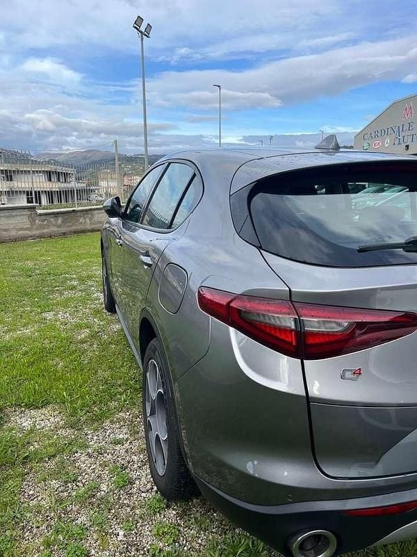 Usata Alfa Romeo Stelvio Executive 209 CV (153 kW) 2017 Grigio SUV