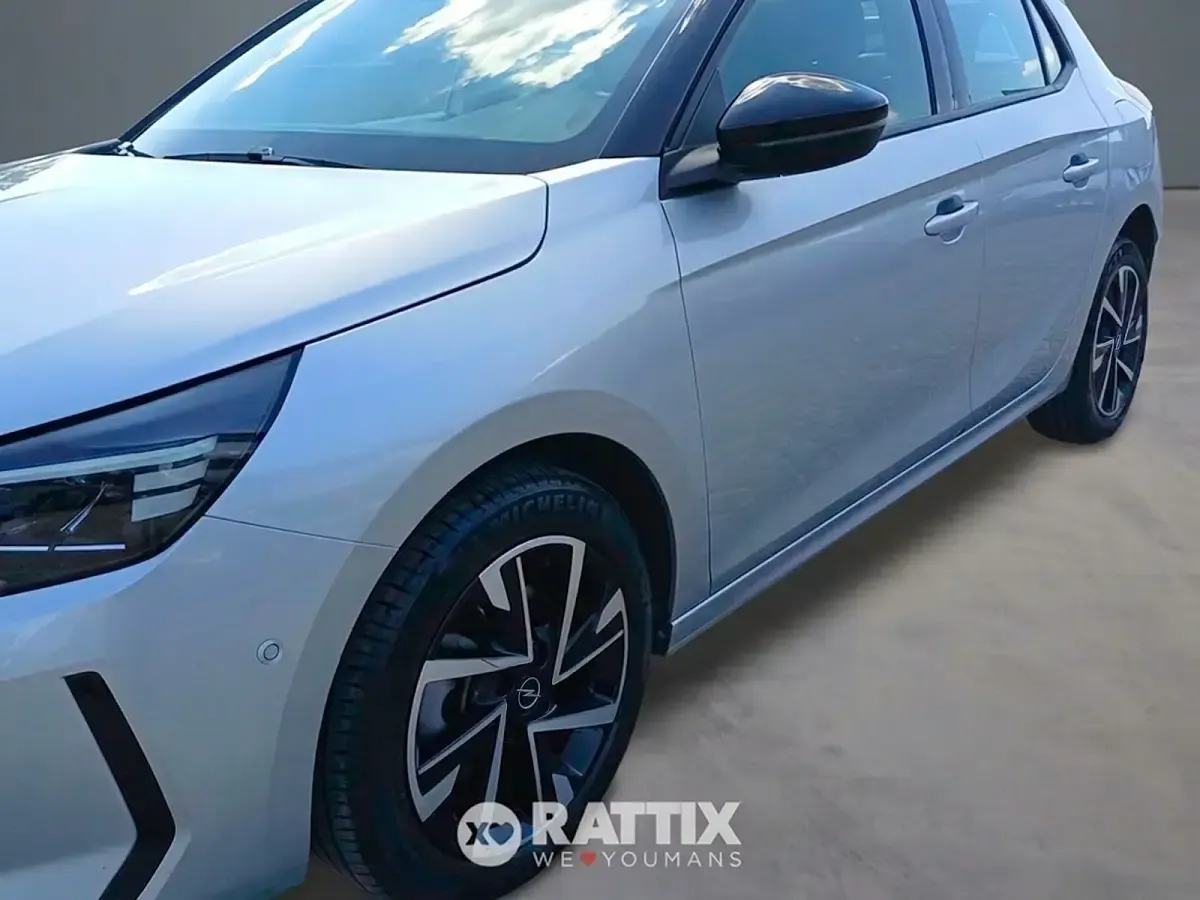 Usata Opel Corsa 110 CV (80 kW) 2025 Crystal silver Utilitaria