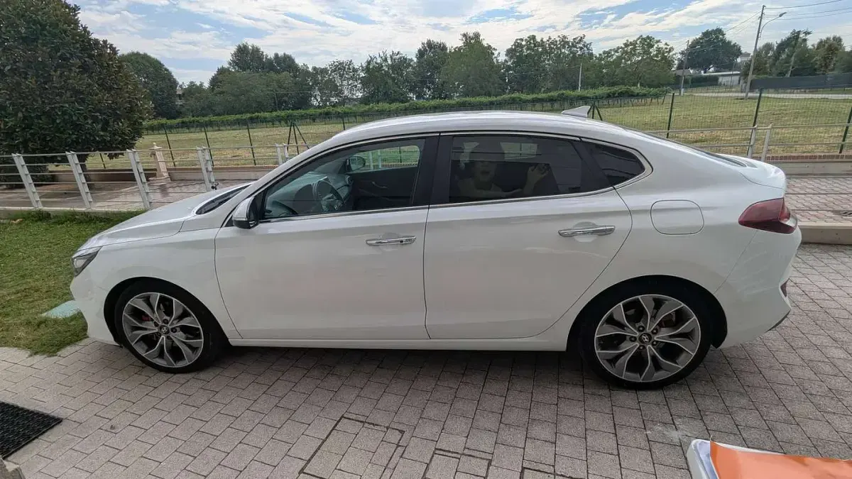 Usata Hyundai i30 Style 140 CV (102 kW) 2018 Bianco Berlina
