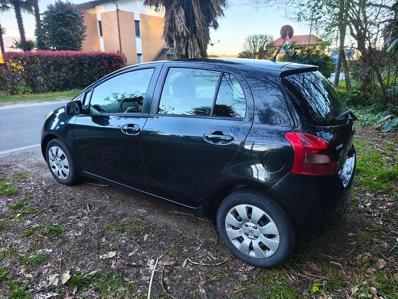 Usata Toyota Yaris Sol 69 CV (50 kW) 2006 Berlina
