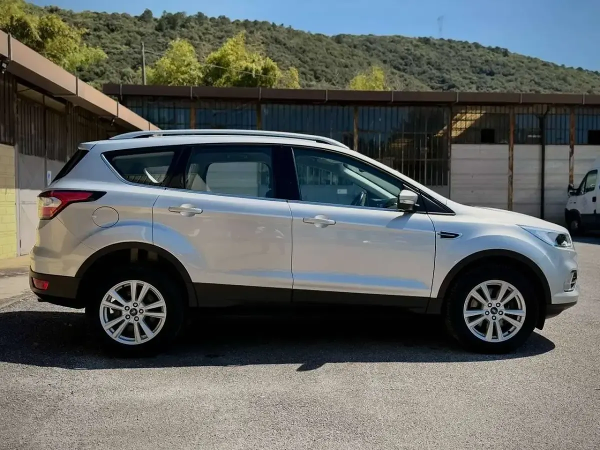 Usata Ford Kuga Business Edition 120 CV (88 kW) 2018 Argento SUV