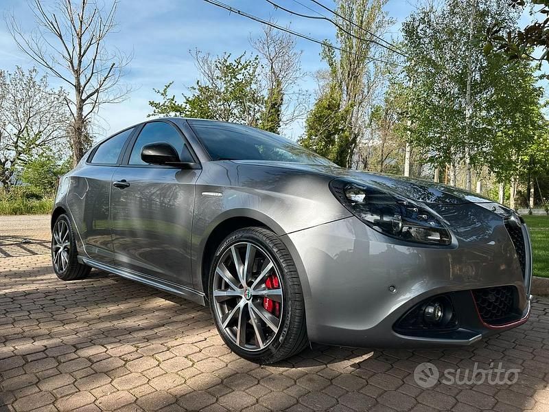Grigio Usata 2017 Alfa Romeo Giulietta Super Due volumi | 11.000 € (Buon prezzo) - Immagine 1/4