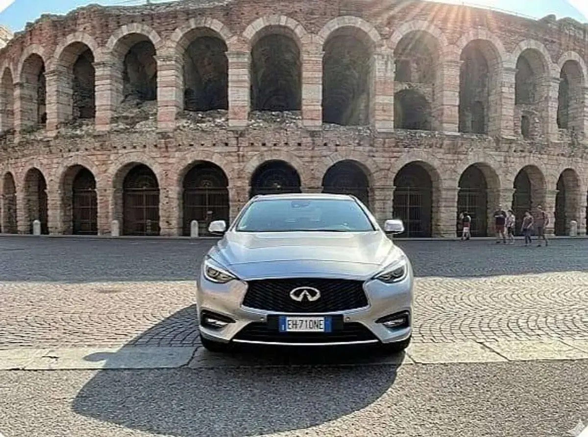 Usata Infiniti Q30 Premium 170 CV (125 kW) 2016 Argento Berlina