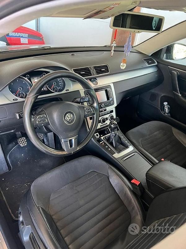 Usata VW Passat 140 CV (102 kW) 2013 Nero Station wagon