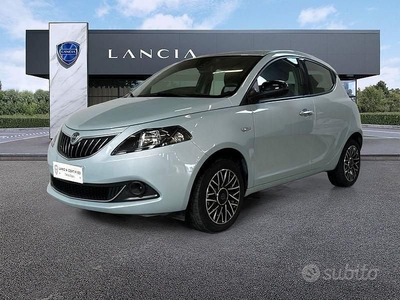 Verde Usata 2024 Lancia Ypsilon Due volumi | 13.250 € (Buon prezzo) - Immagine 1/4