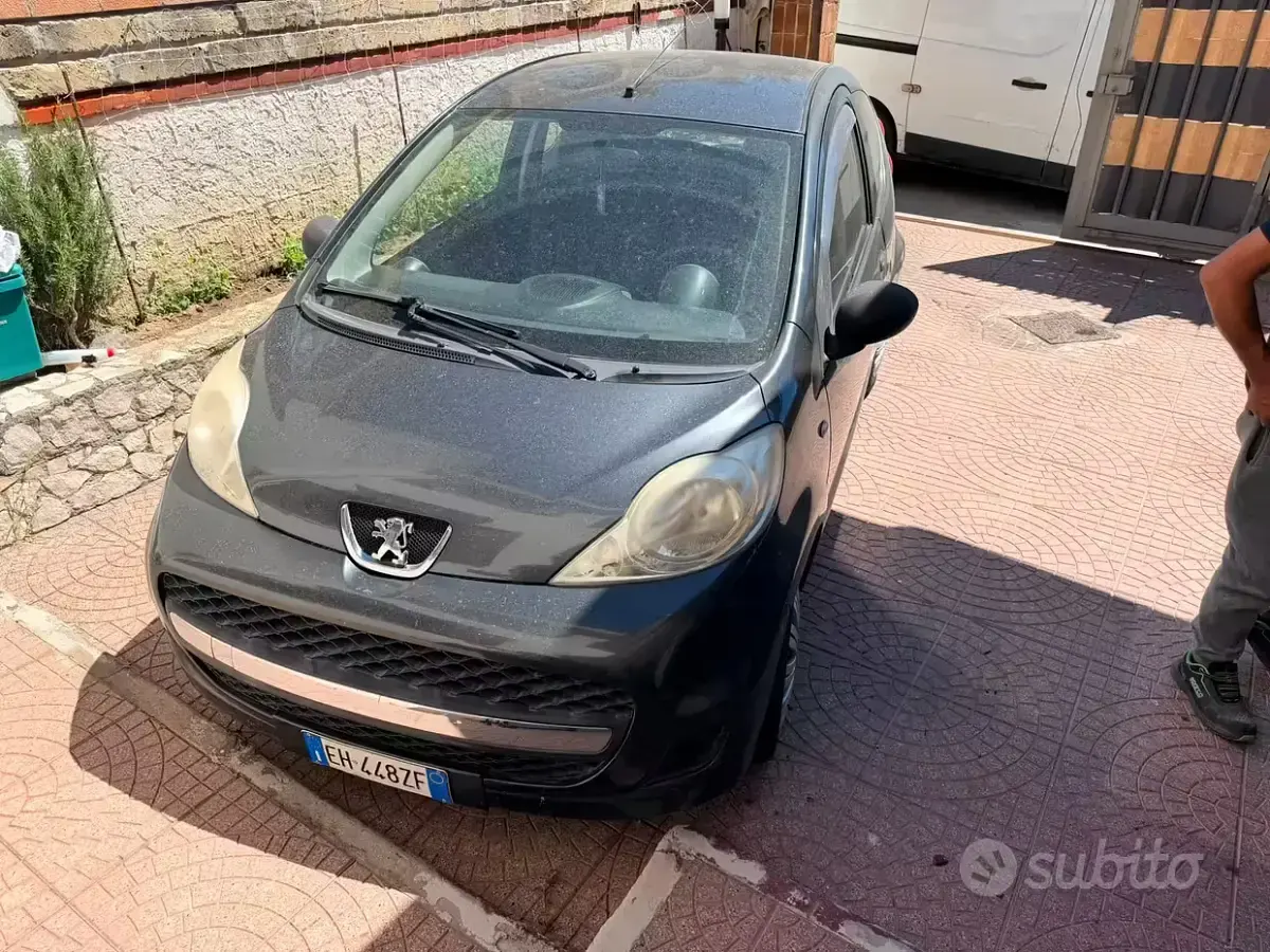 Usata Peugeot 107 68 CV (50 kW) 2011 Grigio Utilitaria