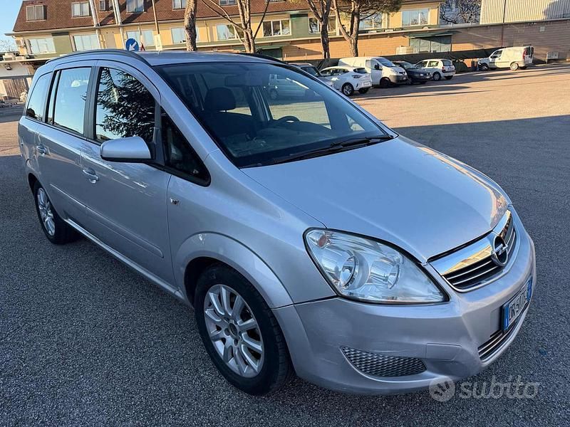Grigio Usata 2008 Opel Zafira Monovolume | 2950 € (Buon prezzo) - Immagine 1/4