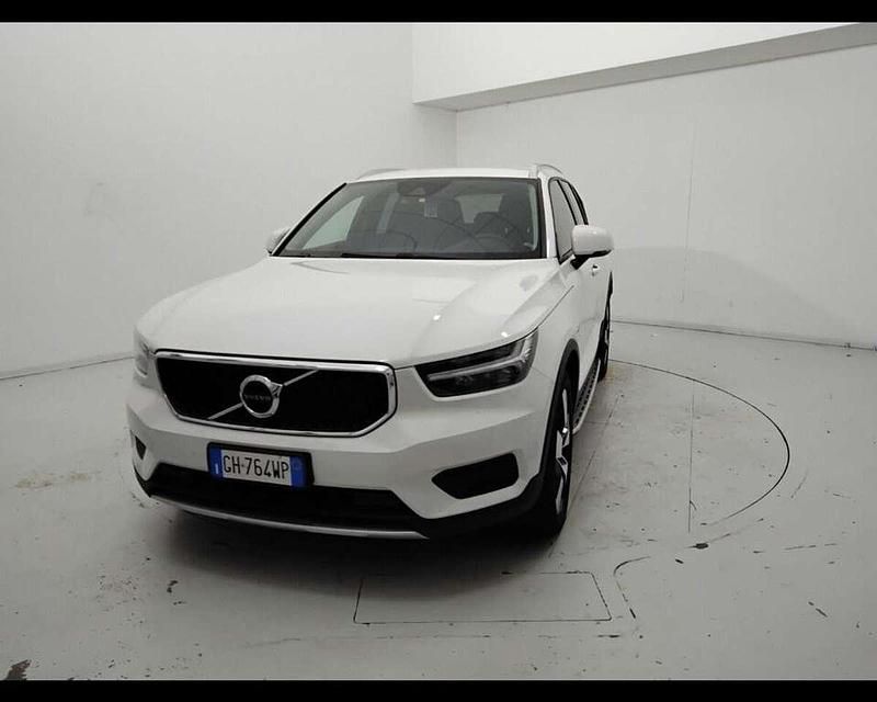 Bianco Usata 2022 Volvo XC40 Momentum SUV | 19.900 € (Ottimo prezzo) - Immagine 1/4