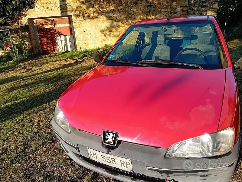 Usata Peugeot 106 50 CV (36 kW) 1997 Rosso Utilitaria
