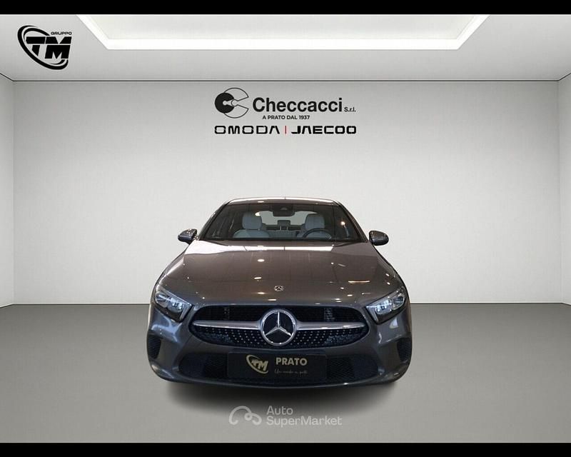 Usata Mercedes A180 Business 116 CV (85 kW) 2019 Gray Berlina