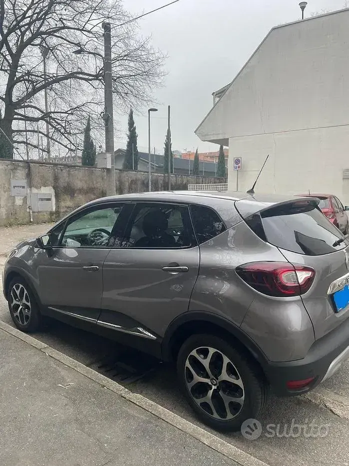 Usata Renault Captur 90 CV (66 kW) 2019 Grigio SUV