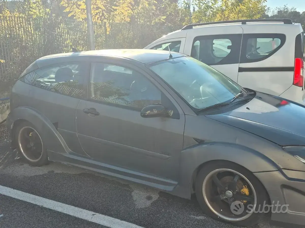 Usata Ford Focus 116 CV (85 kW) 2002 Grigio Berlina
