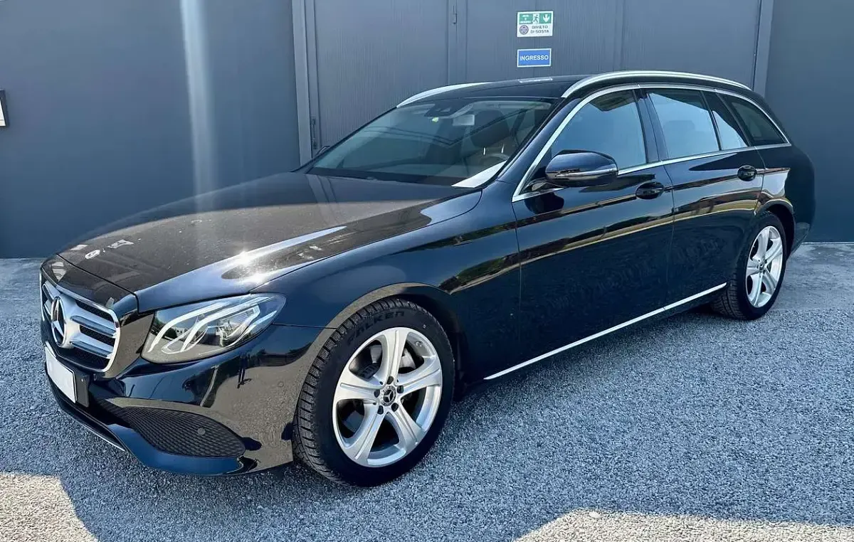 Usata Mercedes E220 Business 194 CV (142 kW) 2019 Nero Station wagon