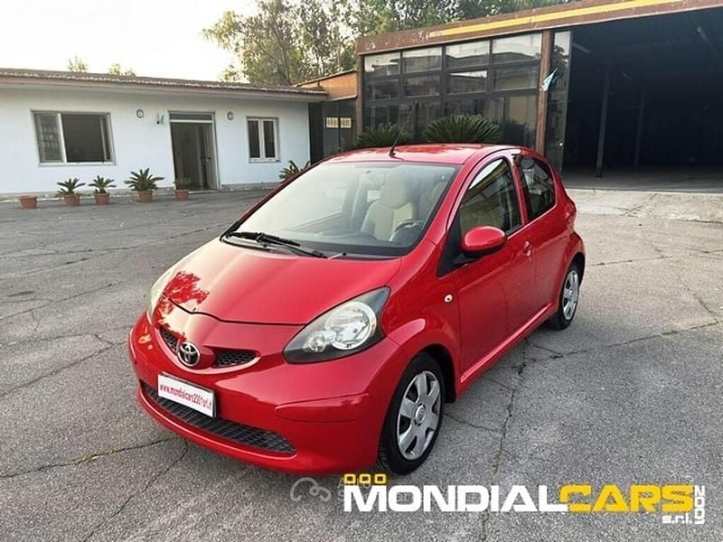 Usata Toyota Aygo Sol 54 CV (39 kW) 2007 Rosso Utilitaria