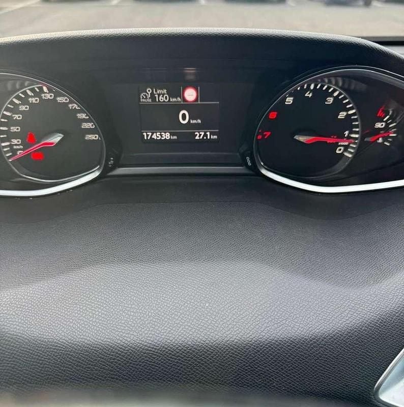 Begagnad Peugeot 308 Allure 131 HK (96 kW) 2019 Vit Kombi