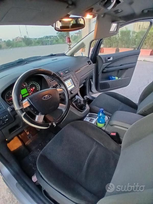 Usata Ford Focus 116 CV (85 kW) 2006 Grigio Utilitaria