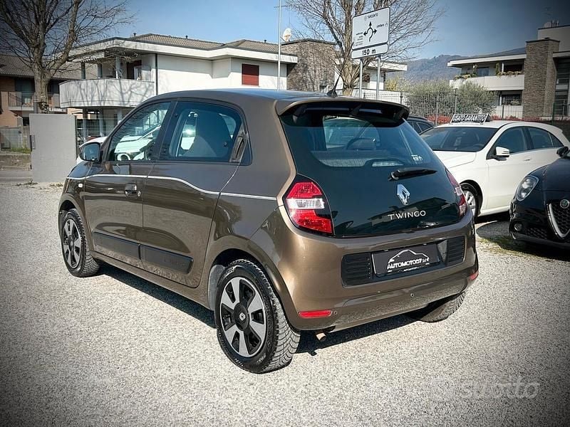 Usata Renault Twingo 70 CV (51 kW) 2017 Marrone Utilitaria