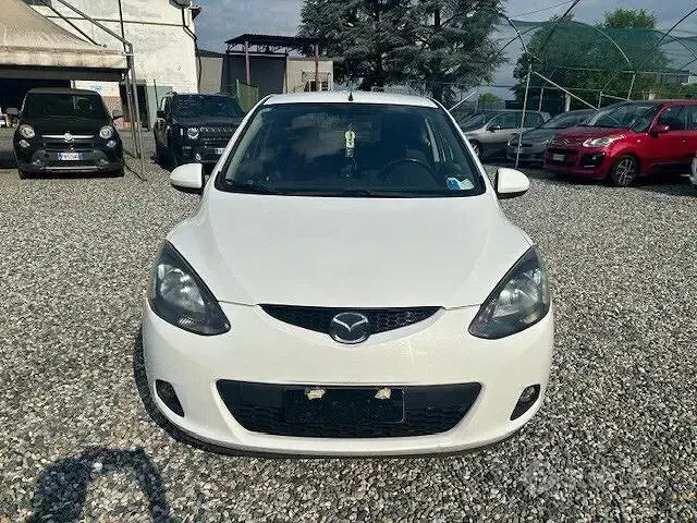 Usata Mazda 2 86 CV (63 kW) 2008 Bianco Utilitaria