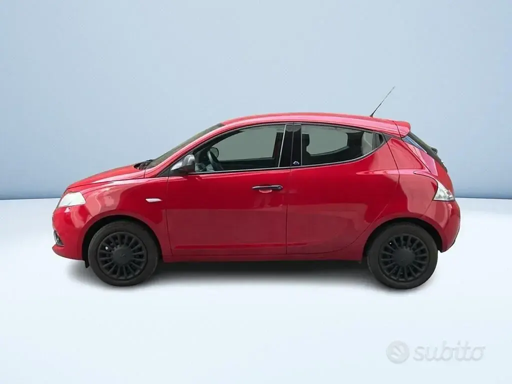 Usata Lancia Ypsilon S 69 CV (50 kW) 2018 Rosso metallizzato Utilitaria
