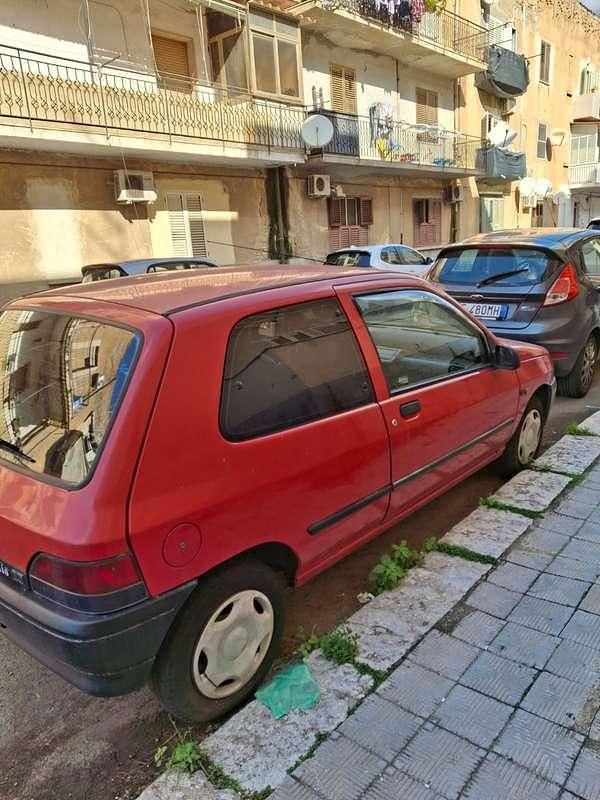 Usata Renault Clio 54 CV (39 kW) 1992 Rosso Berlina