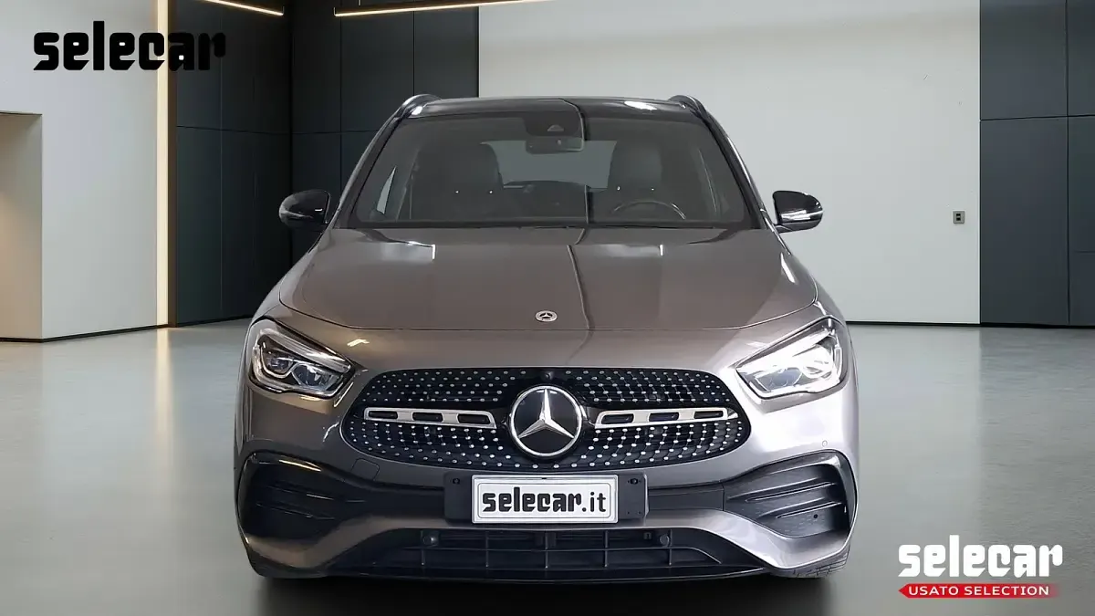 Usata Mercedes GLA200 Premium 150 CV (110 kW) 2022 Grigio metallizzato scuro SUV