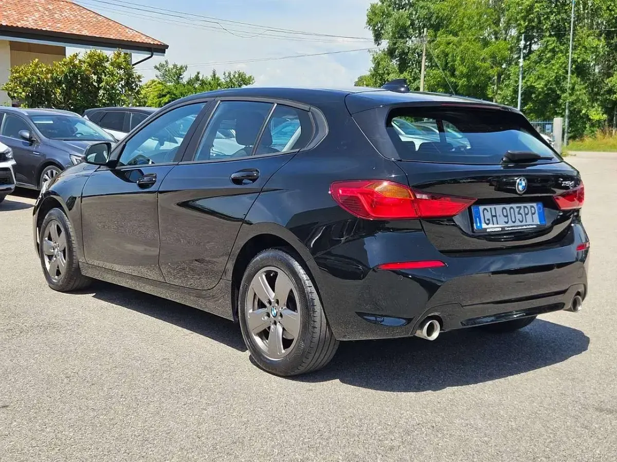 Usata BMW 118 Advantage 150 CV (110 kW) 2021 Nero Berlina