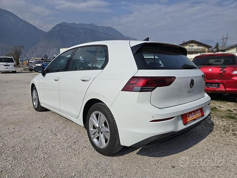 Usata VW Golf VIII Life 116 CV (85 kW) 2022 Bianco Berlina