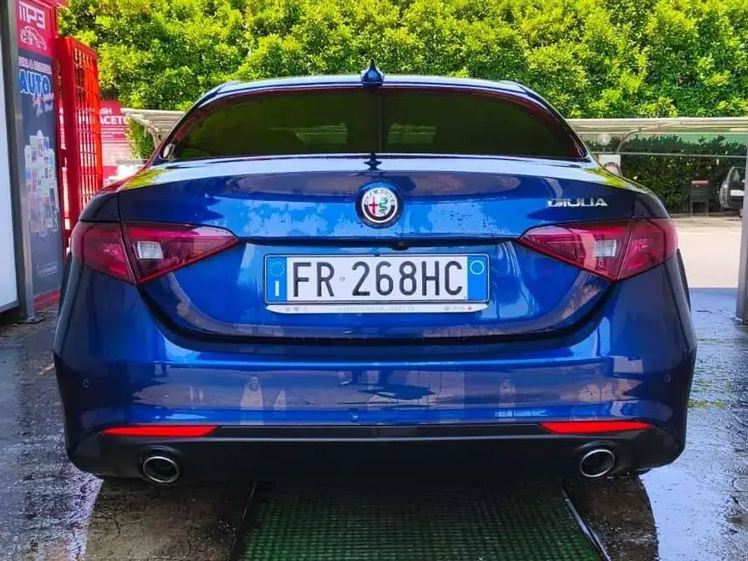 Usata Alfa Romeo Giulia Executive 190 CV (139 kW) 2018 Blu/azzurro Berlina