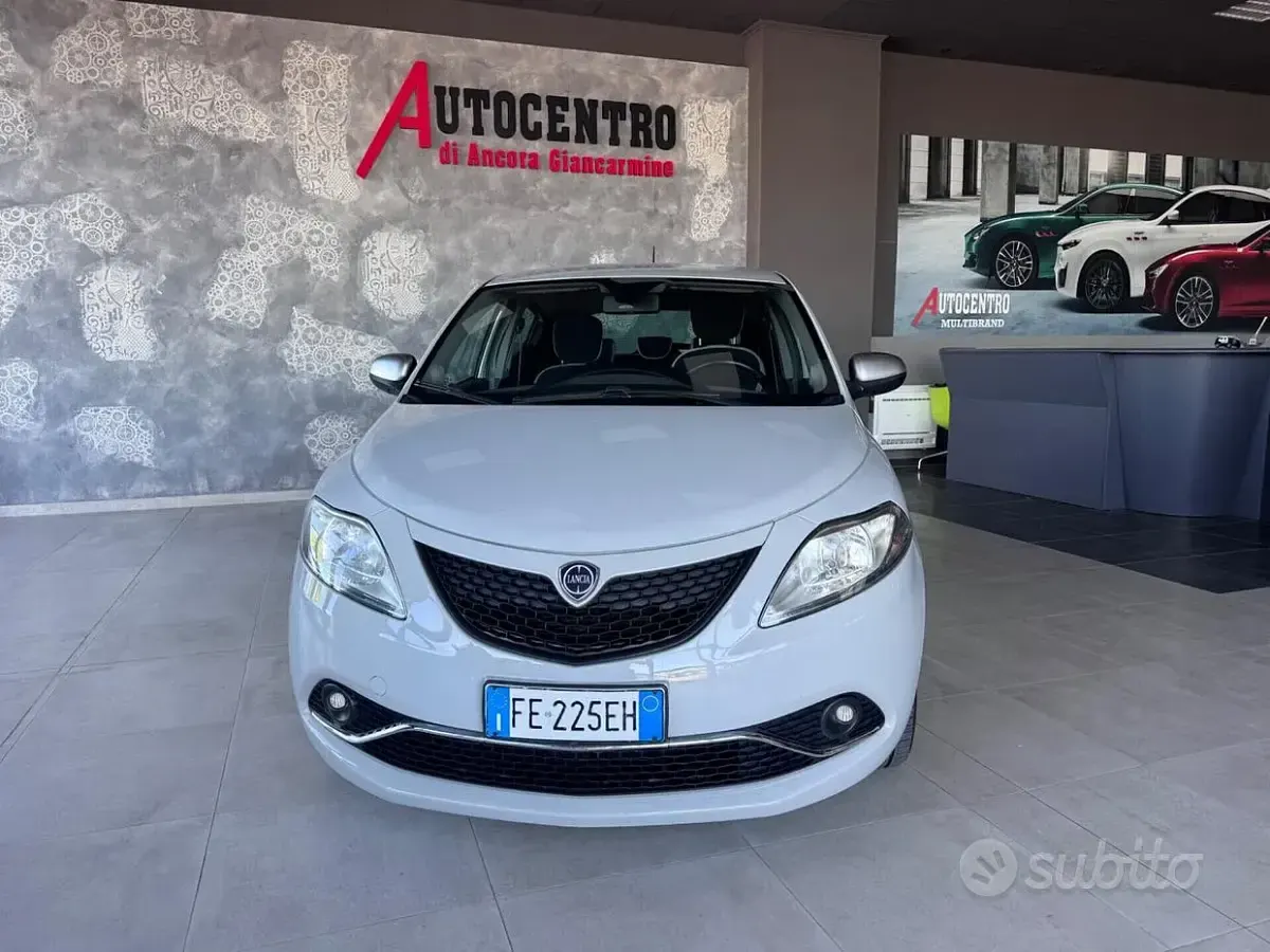Usata Lancia Ypsilon 95 CV (69 kW) 2016 Grigio Utilitaria