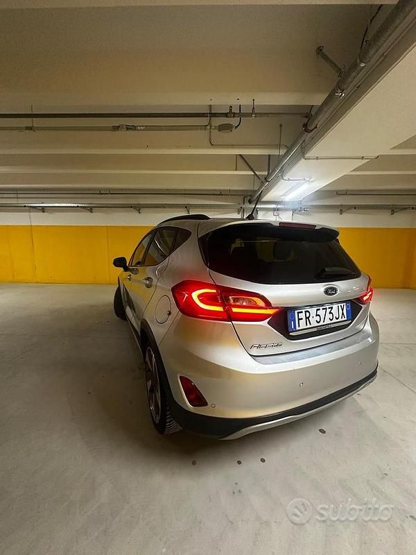 Gebraucht Ford Fiesta Active 86 PS (63 kW) 2018 Grau Kleinwagen