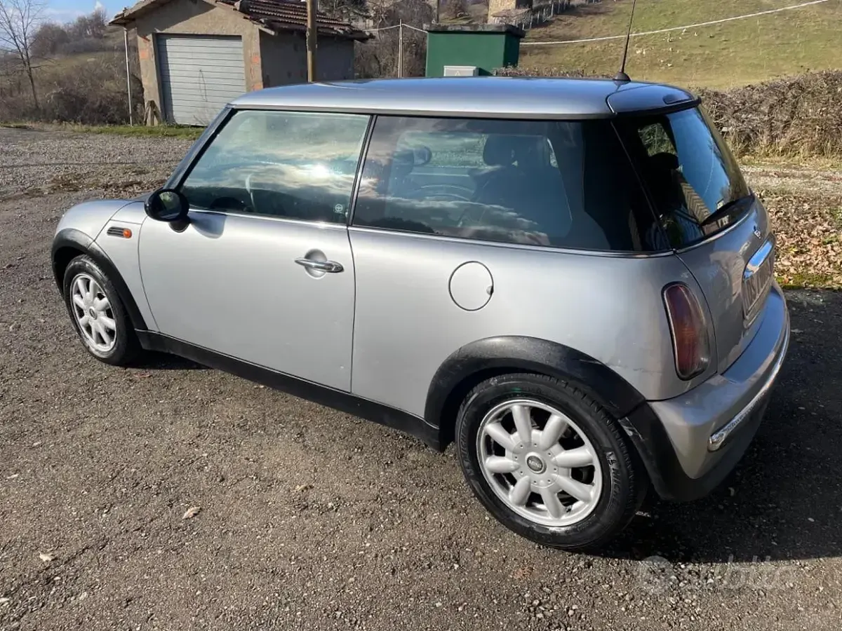 Usata Mini ONE 90 CV (66 kW) 2004 Grigio Utilitaria