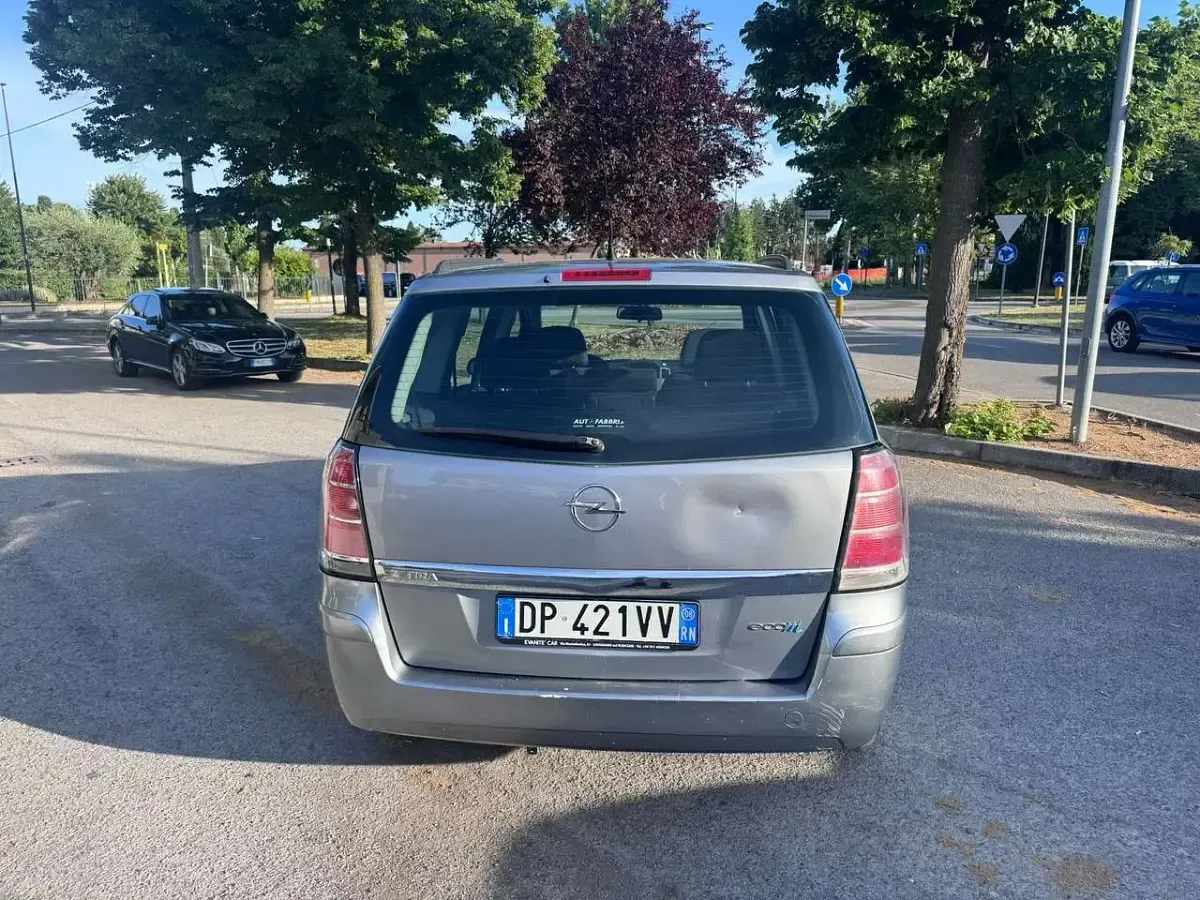Usata Opel Zafira Cosmo 94 CV (69 kW) 2008 Nero Monovolume