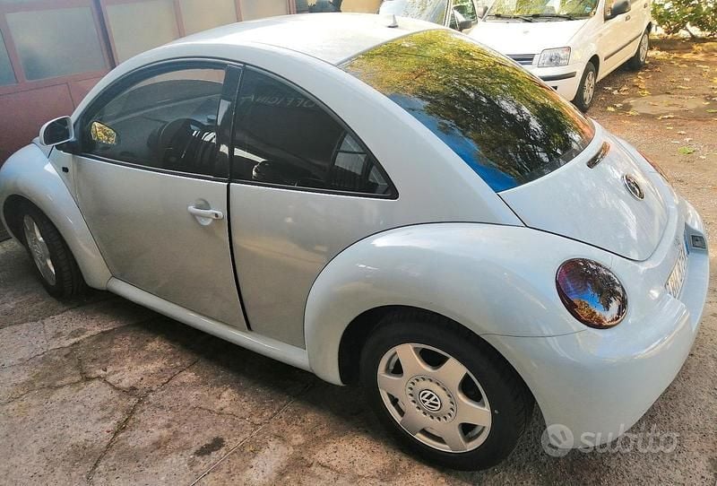 Usata VW New Beetle 90 CV (66 kW) 1999 Bianco Utilitaria