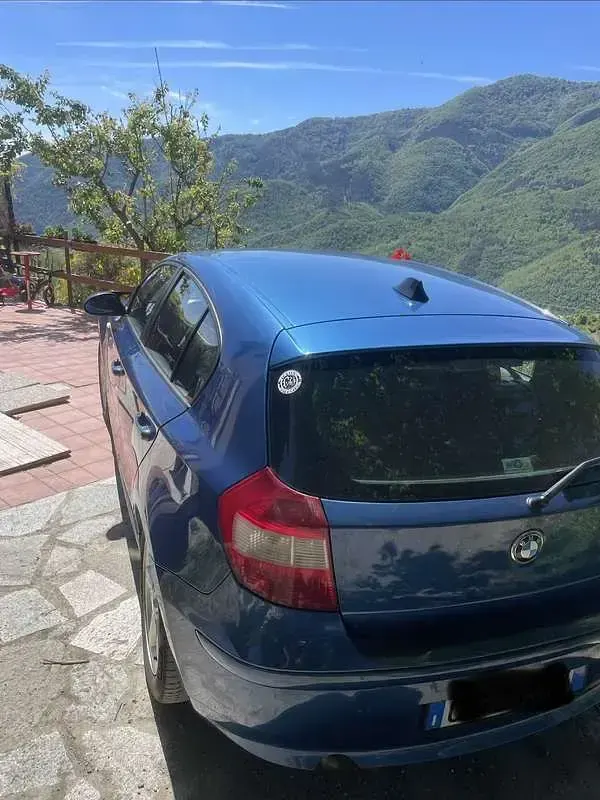 Usata BMW 118 122 CV (89 kW) 2005 Blu Utilitaria