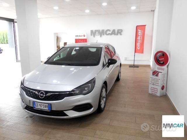 Usata Opel Astra Business Elegance 111 CV (81 kW) 2021 Argento Berlina