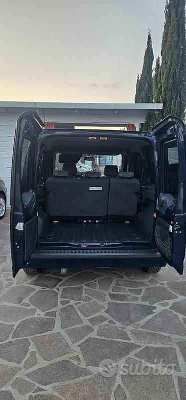 Usata Ford Tourneo 2010 Blu Station wagon