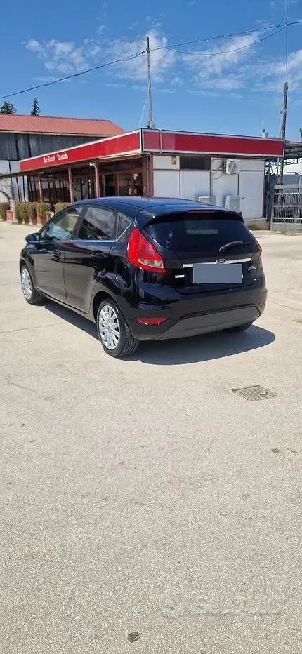Usata Ford Fiesta 68 CV (50 kW) 2009 Nero Berlina