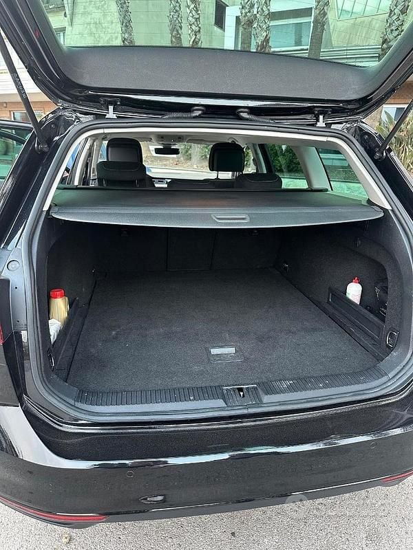 Usata VW Passat 150 CV (110 kW) 2022 Nero Station wagon