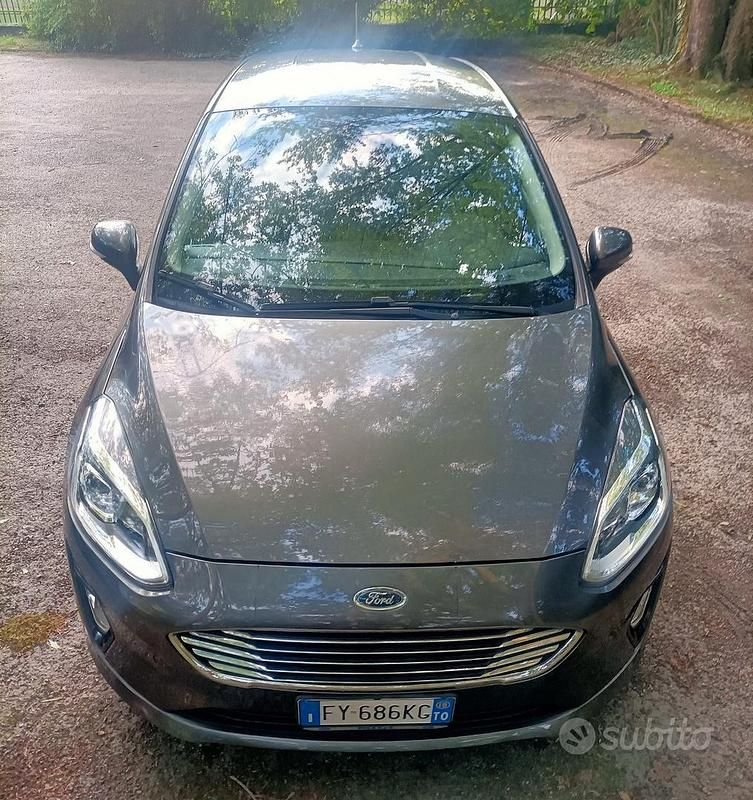 Usata Ford Fiesta 75 CV (55 kW) 2019 Grigio Berlina