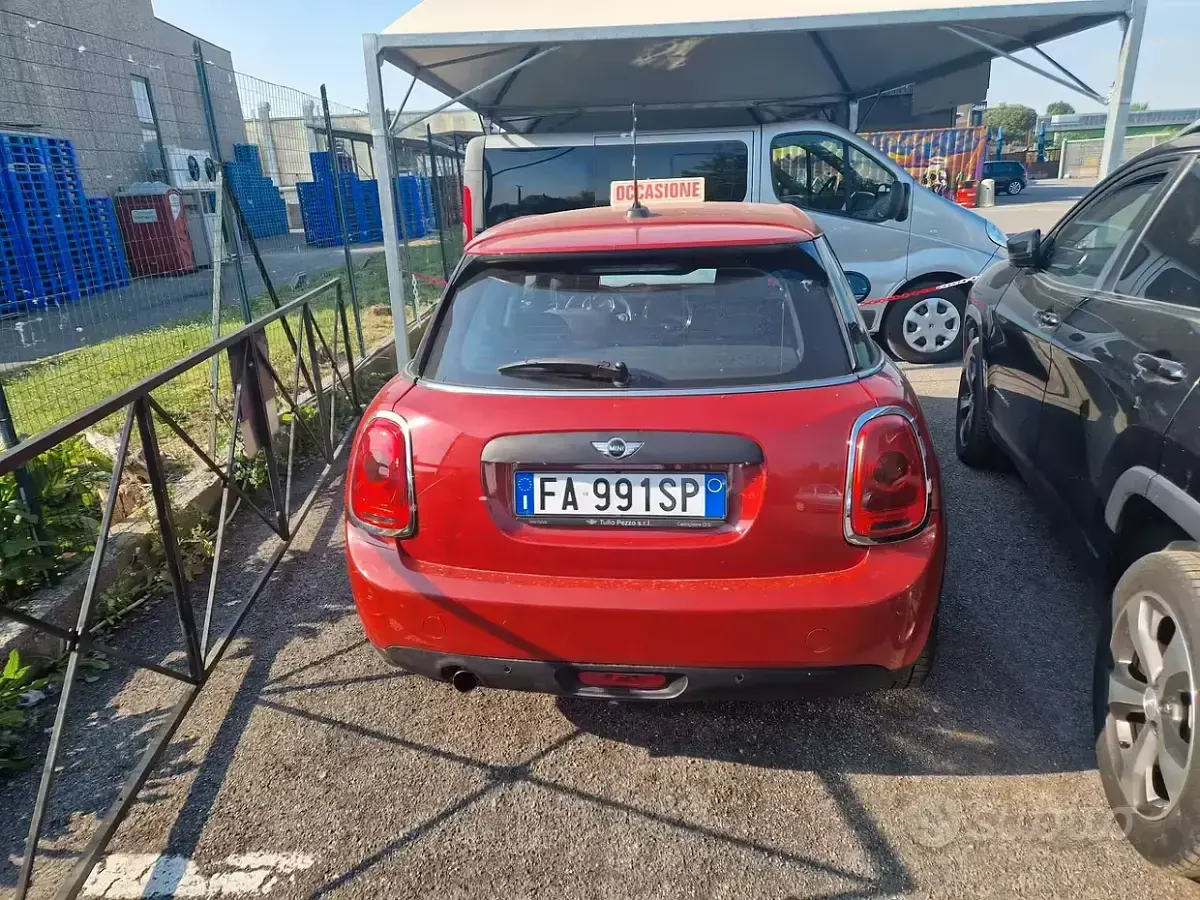 Usata Mini ONE 102 CV (75 kW) 2015 Rosso Utilitaria