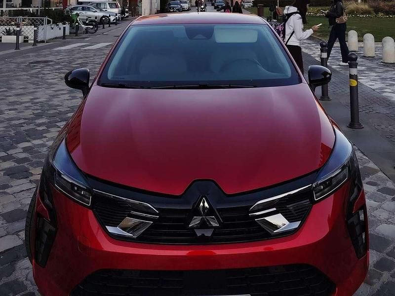 Nuova Mitsubishi Colt Invite 91 CV (66 kW) 2025 Rosso Berlina