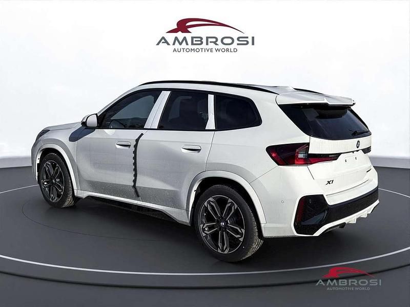 Nuova BMW X1 M Sport 150 CV (110 kW) 2026 Alpin white pastello SUV