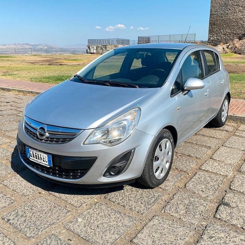 Usata Opel Corsa Edition 75 CV (55 kW) 2013 Grigio Utilitaria