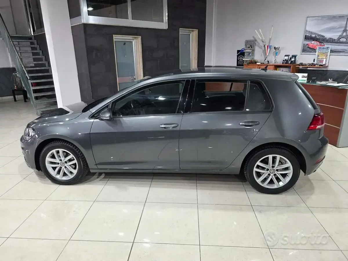 Używany VW Golf VII Business 116 KM (85 kW) 2018 Szary Sedan/Limuzyna