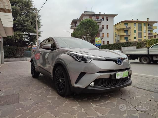Usata Toyota C-HR Lounge 122 CV (89 kW) 2017 Grigio SUV